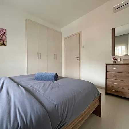 Albert's Center 202b Apartment