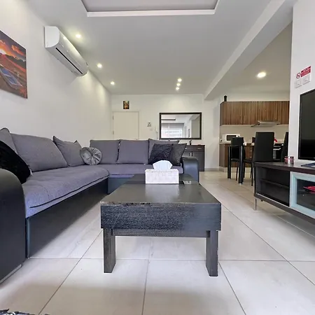 Albert's Center 202b Apartment