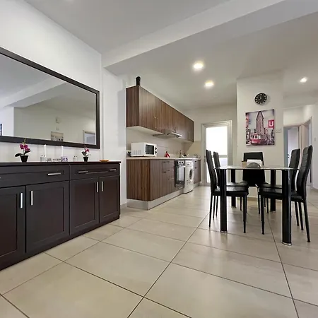 Albert's Center 202b Apartman