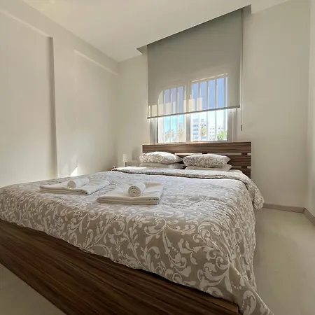 Albert's Center 202b לרנקה