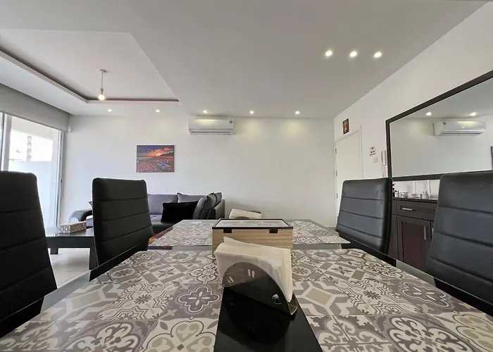 Albert's Center 202b * לרנקה